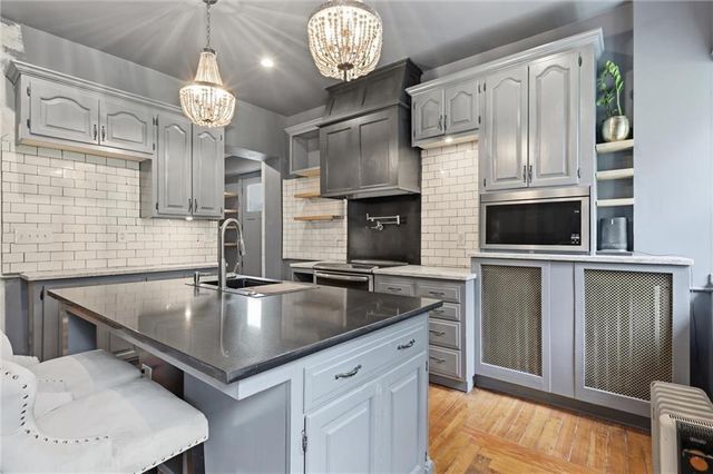 444 Gladstone Boulevard, Kansas City, MO 64124