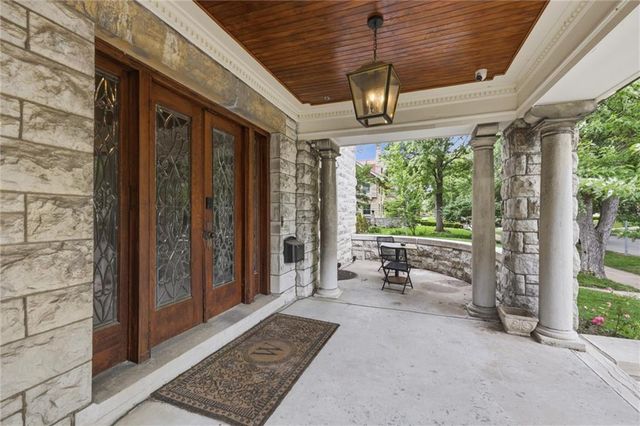 444 Gladstone Boulevard, Kansas City, MO 64124