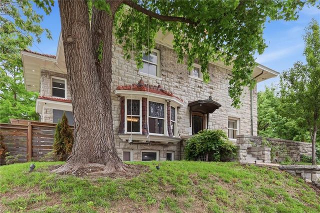 444 Gladstone Boulevard, Kansas City, MO 64124