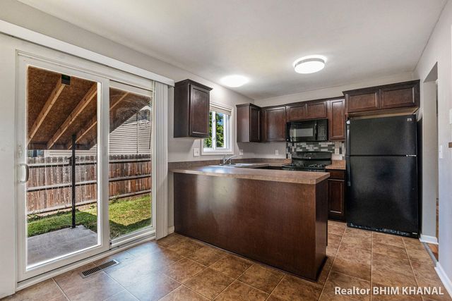 3100 Glenbrook Drive, Lansing City, MI 48911