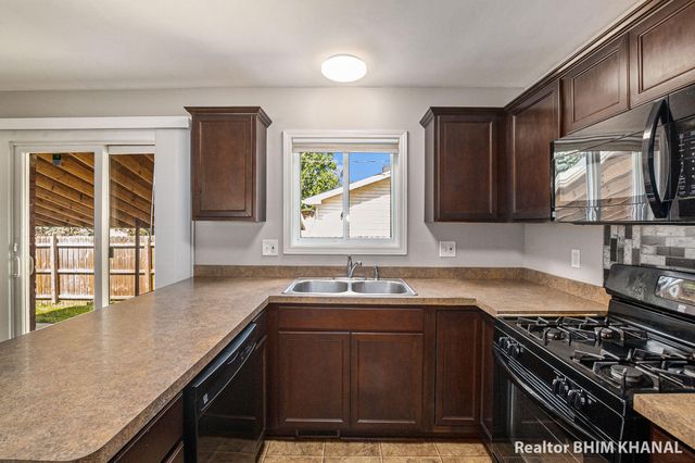 3100 Glenbrook Drive, Lansing City, MI 48911