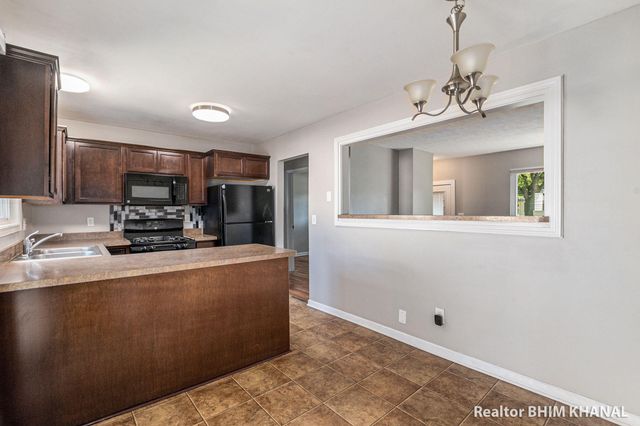 3100 Glenbrook Drive, Lansing City, MI 48911