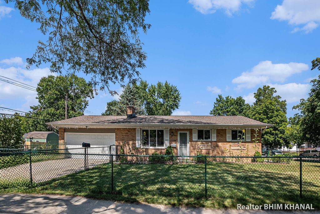 3100 Glenbrook Drive, Lansing City, MI 48911