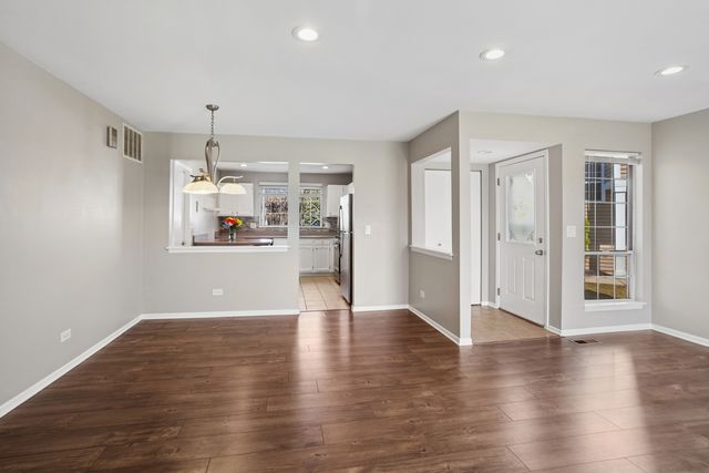 1917 Windsong Drive 1917, Schaumburg, IL 60194