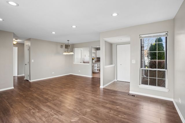 1917 Windsong Drive 1917, Schaumburg, IL 60194