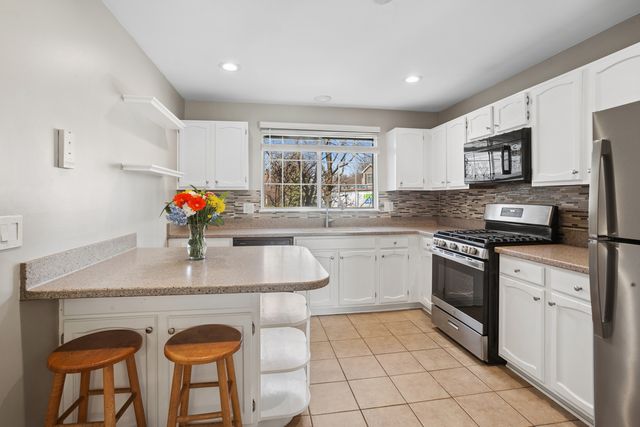 1917 Windsong Drive 1917, Schaumburg, IL 60194