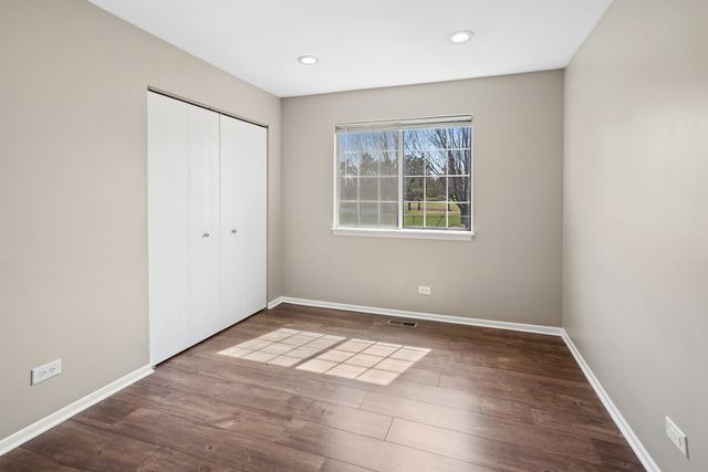 1917 Windsong Drive 1917, Schaumburg, IL 60194