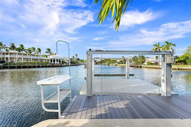 481 21st AVE S, Naples, FL 34102