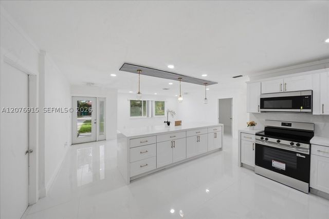 8300 SW 26th Pl, Davie, FL 33328