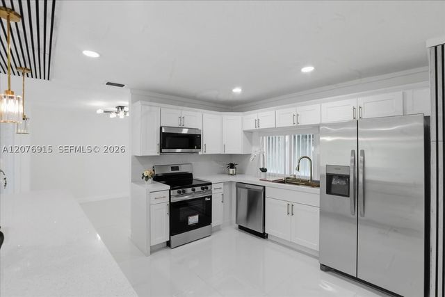 8300 SW 26th Pl, Davie, FL 33328