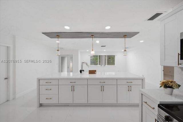 8300 SW 26th Pl, Davie, FL 33328