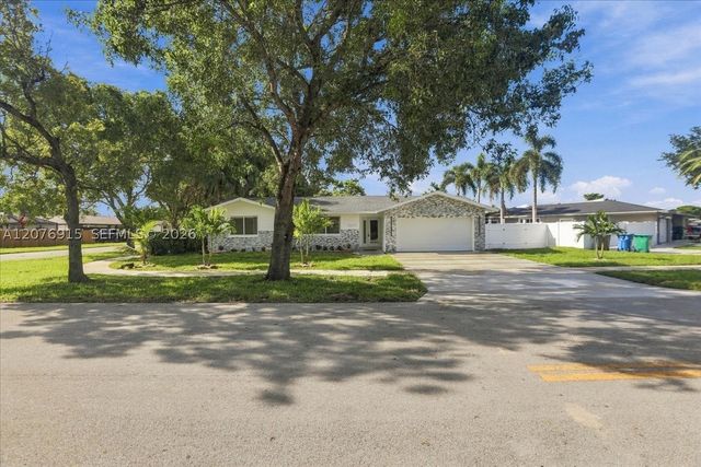 8300 SW 26th Pl, Davie, FL 33328