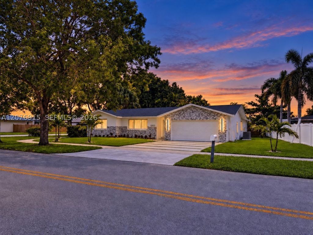 8300 SW 26th Pl, Davie, FL 33328