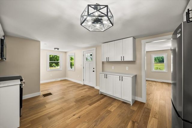 521 Marys Pond Rd, Rochester, MA 02770