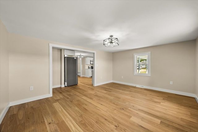 521 Marys Pond Rd, Rochester, MA 02770