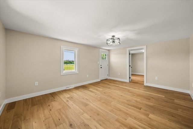 521 Marys Pond Rd, Rochester, MA 02770