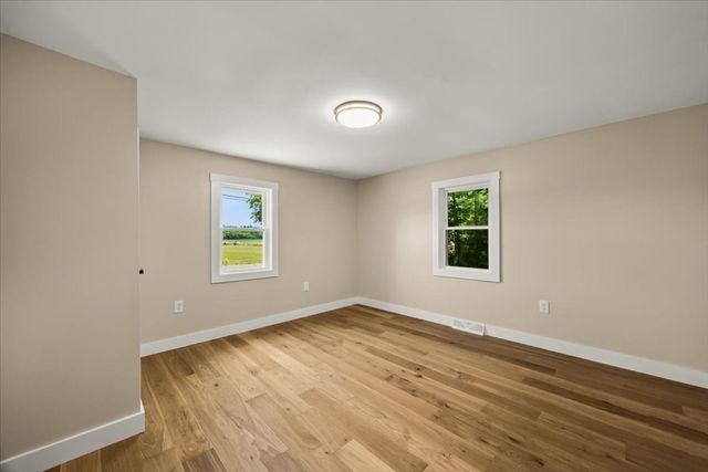 521 Marys Pond Rd, Rochester, MA 02770