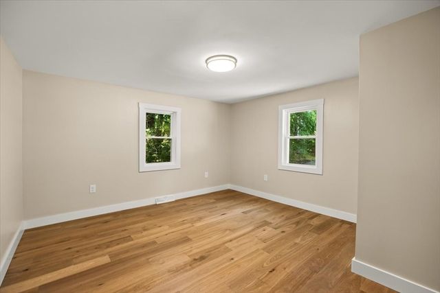 521 Marys Pond Rd, Rochester, MA 02770