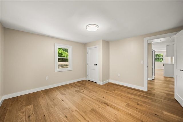 521 Marys Pond Rd, Rochester, MA 02770