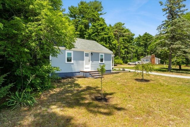 521 Marys Pond Rd, Rochester, MA 02770