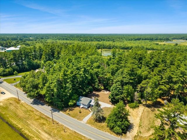 521 Marys Pond Rd, Rochester, MA 02770