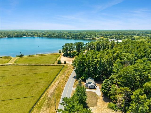 521 Marys Pond Rd, Rochester, MA 02770