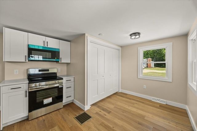 521 Marys Pond Rd, Rochester, MA 02770