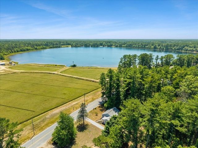 521 Marys Pond Rd, Rochester, MA 02770