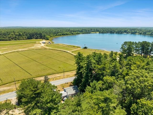 521 Marys Pond Rd, Rochester, MA 02770