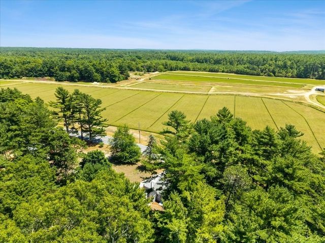 521 Marys Pond Rd, Rochester, MA 02770