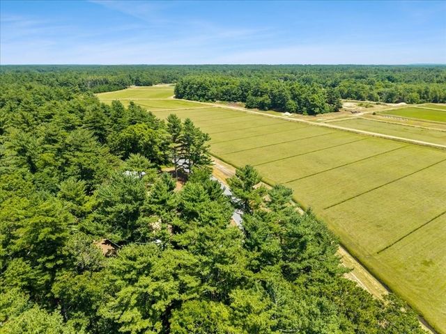 521 Marys Pond Rd, Rochester, MA 02770