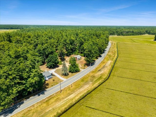 521 Marys Pond Rd, Rochester, MA 02770