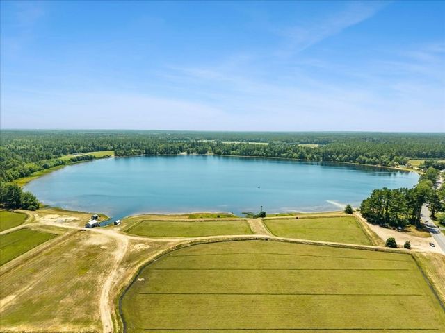 521 Marys Pond Rd, Rochester, MA 02770