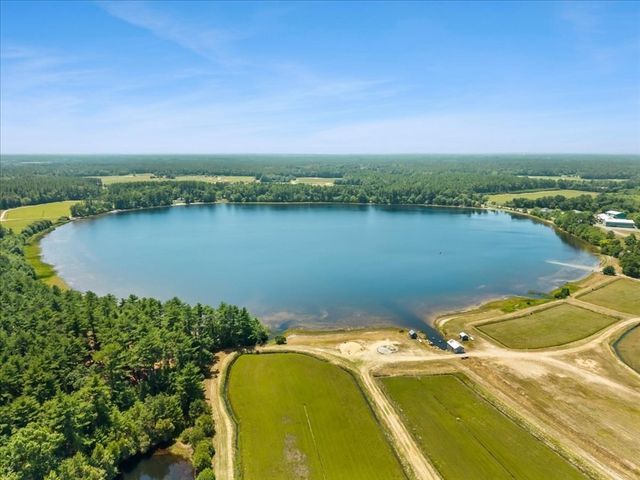 521 Marys Pond Rd, Rochester, MA 02770