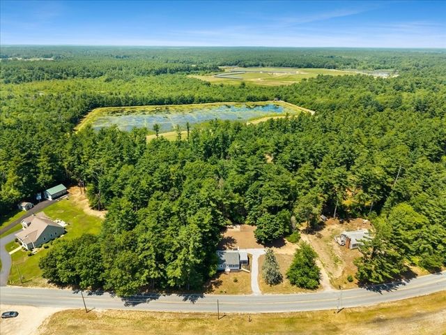 521 Marys Pond Rd, Rochester, MA 02770