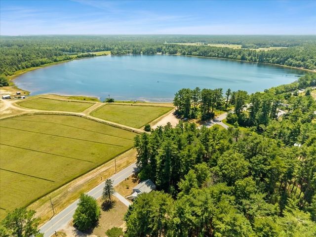 521 Marys Pond Rd, Rochester, MA 02770