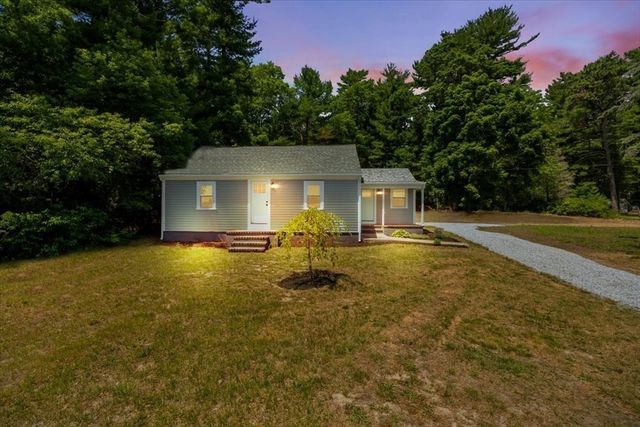 521 Marys Pond Rd, Rochester, MA 02770