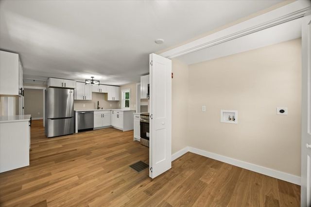 521 Marys Pond Rd, Rochester, MA 02770