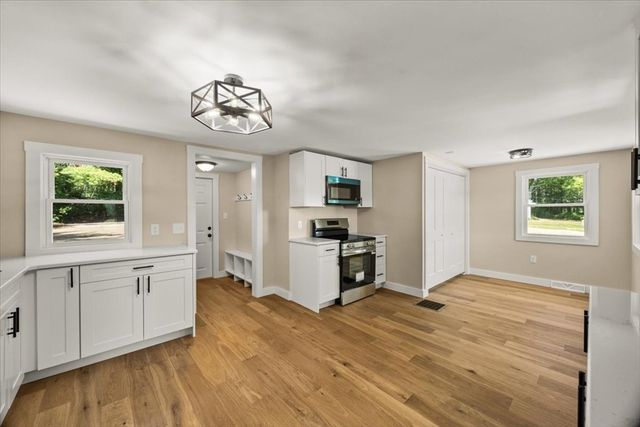 521 Marys Pond Rd, Rochester, MA 02770