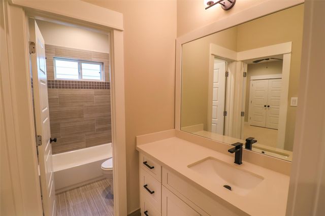 5213 Pinemont Creek Lane, Houston, TX 77018