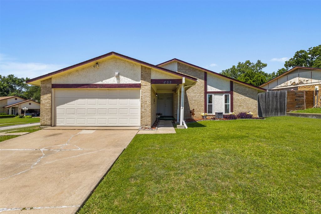 802 Via Balboa, Mesquite, TX 75150