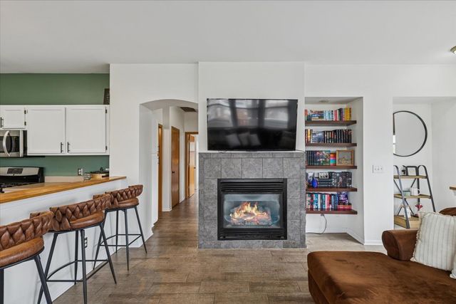 420 Chesterfield Court 420, Oswego, IL 60543