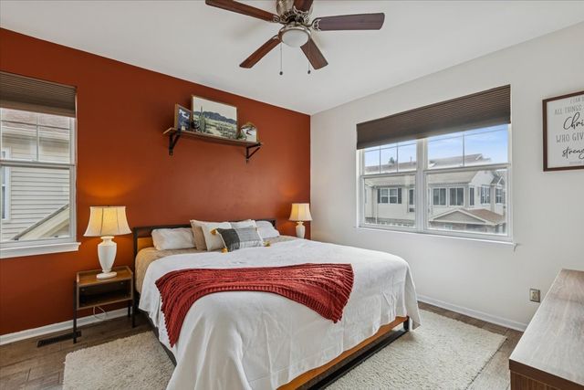 420 Chesterfield Court 420, Oswego, IL 60543