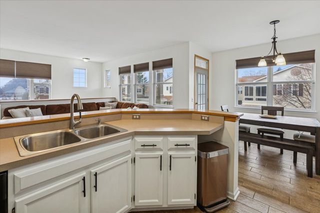 420 Chesterfield Court 420, Oswego, IL 60543