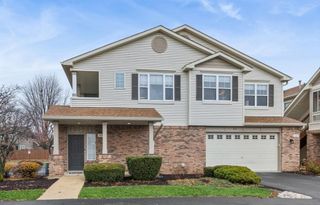 420 Chesterfield Court 420, Oswego, IL 60543