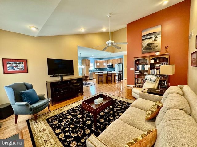 55 DEVALINDER DR, Newark, DE 19702