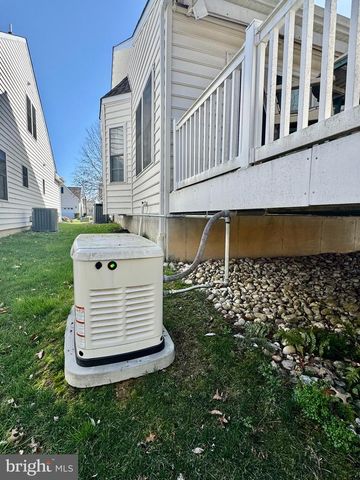 55 DEVALINDER DR, Newark, DE 19702