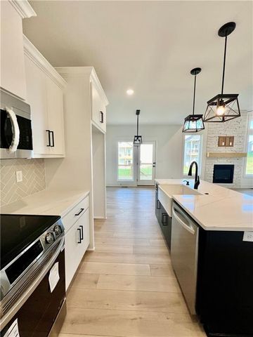 2185 Heritage Circle, Liberty, MO 64068