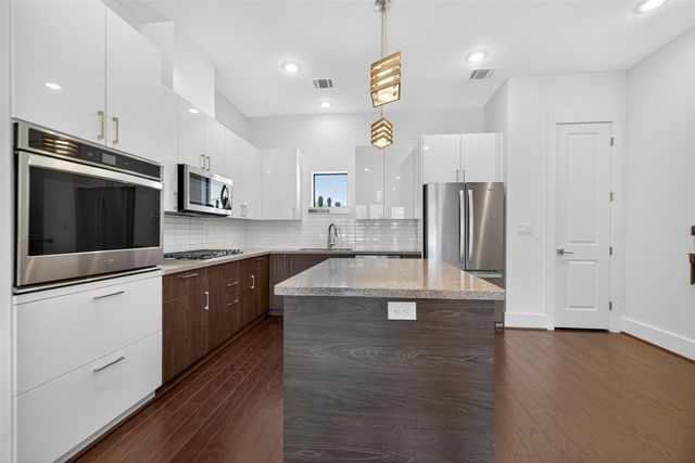 2401 Crawford Street C3D, Houston, TX 77004