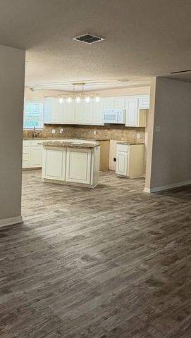 804 N Main Street, West, TX 76691